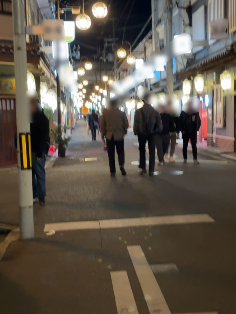 2023年2月28日19時頃の飛田新地メイン通りの風景