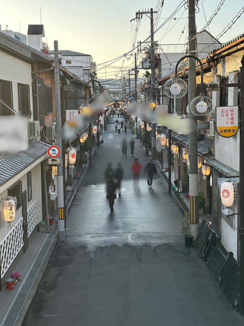 2023年3月6日17時過ぎぐらいの飛田新地メイン通りの風景