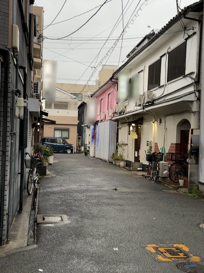 2023年4月7日金曜日、18時頃の滝井新地の風景