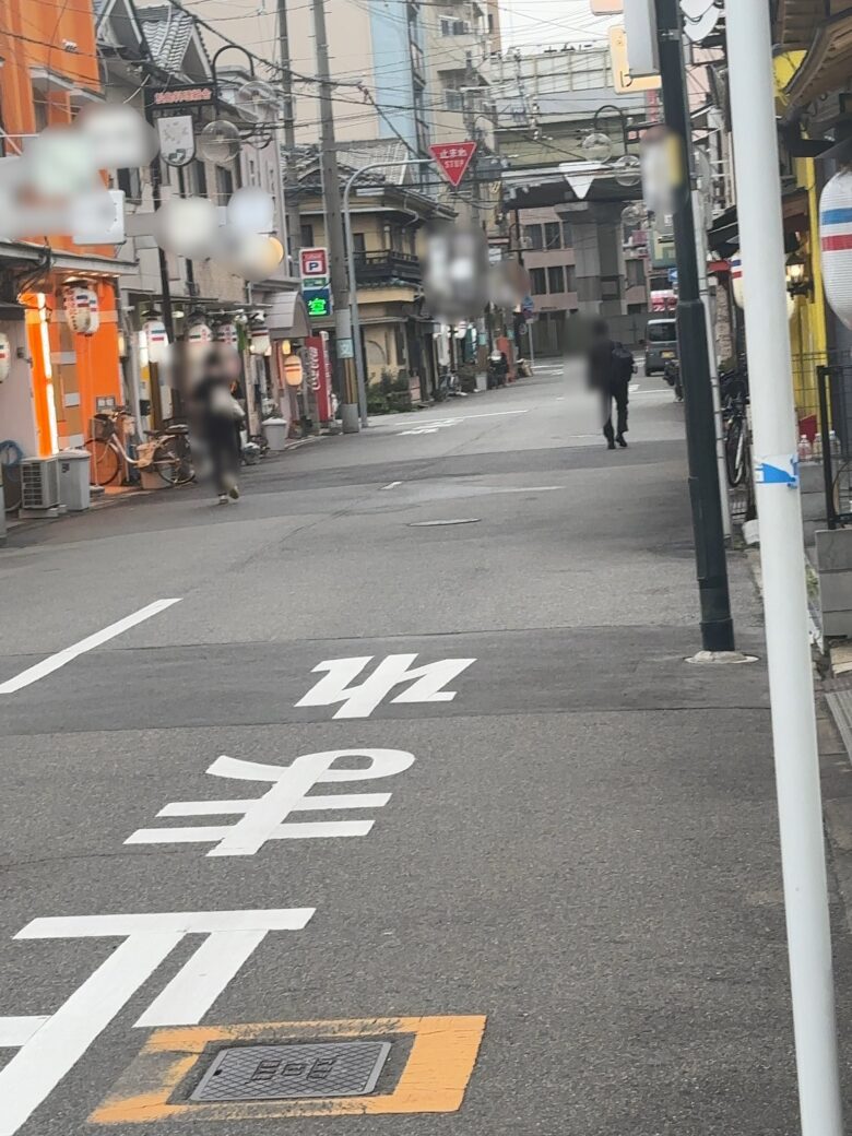 2023年4月14日金曜日17:30ごろの松島新地メイン通りの風景