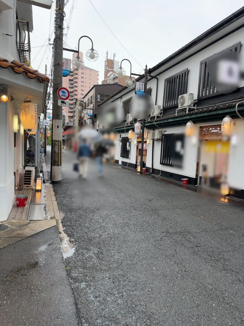 2023年4月25日火曜日17:30ごろの飛田新地百年番通りの風景