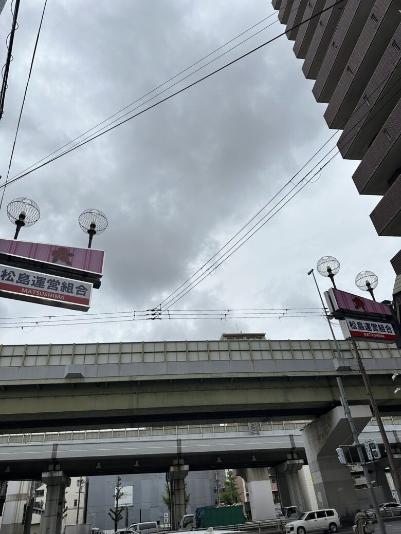2023年4月26日水曜日、15時頃の松島新地の雨が上がりの風景