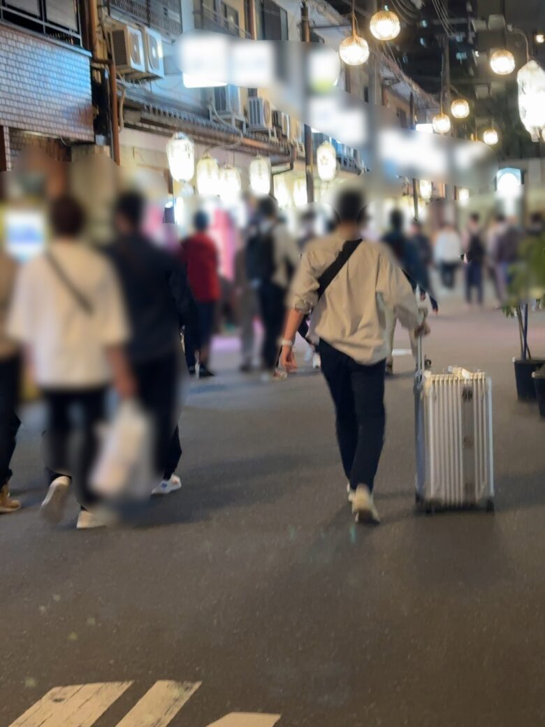 2023年5月2日21時ごろ、ゴールデンウィークの飛田新地
