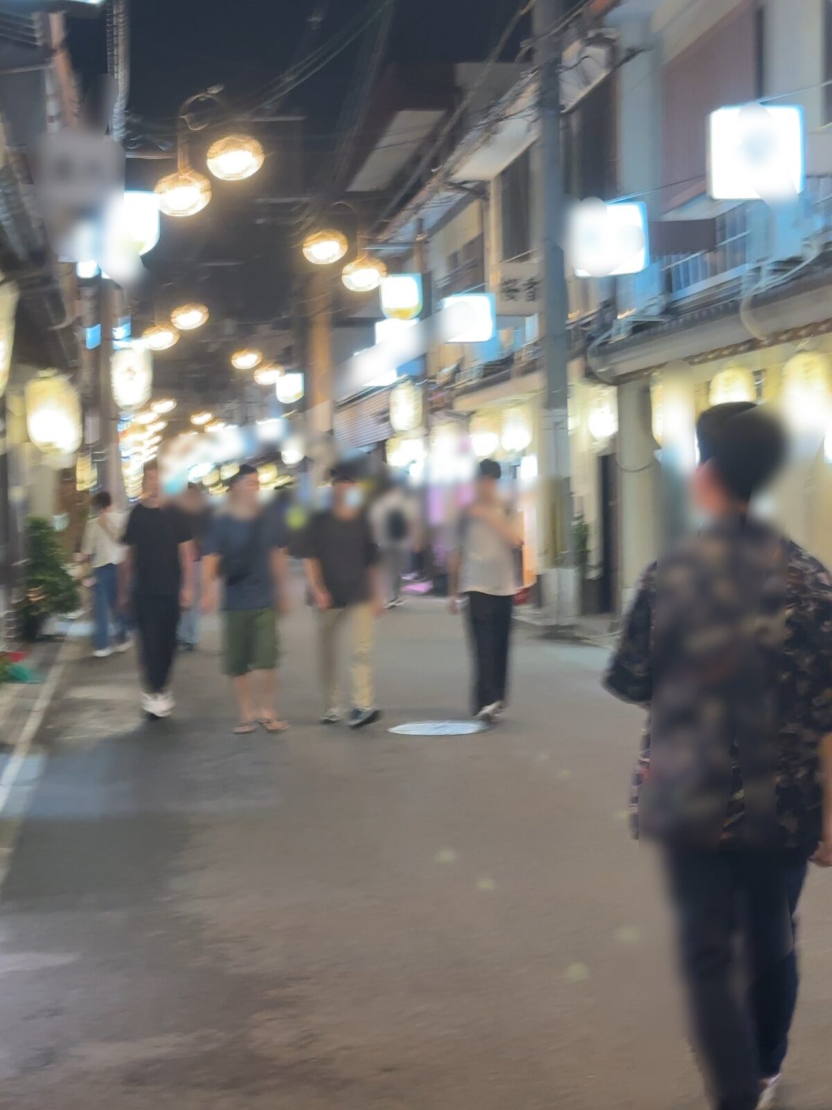 2023年8月28日月曜日20時頃の飛田新地メイン通りの風景