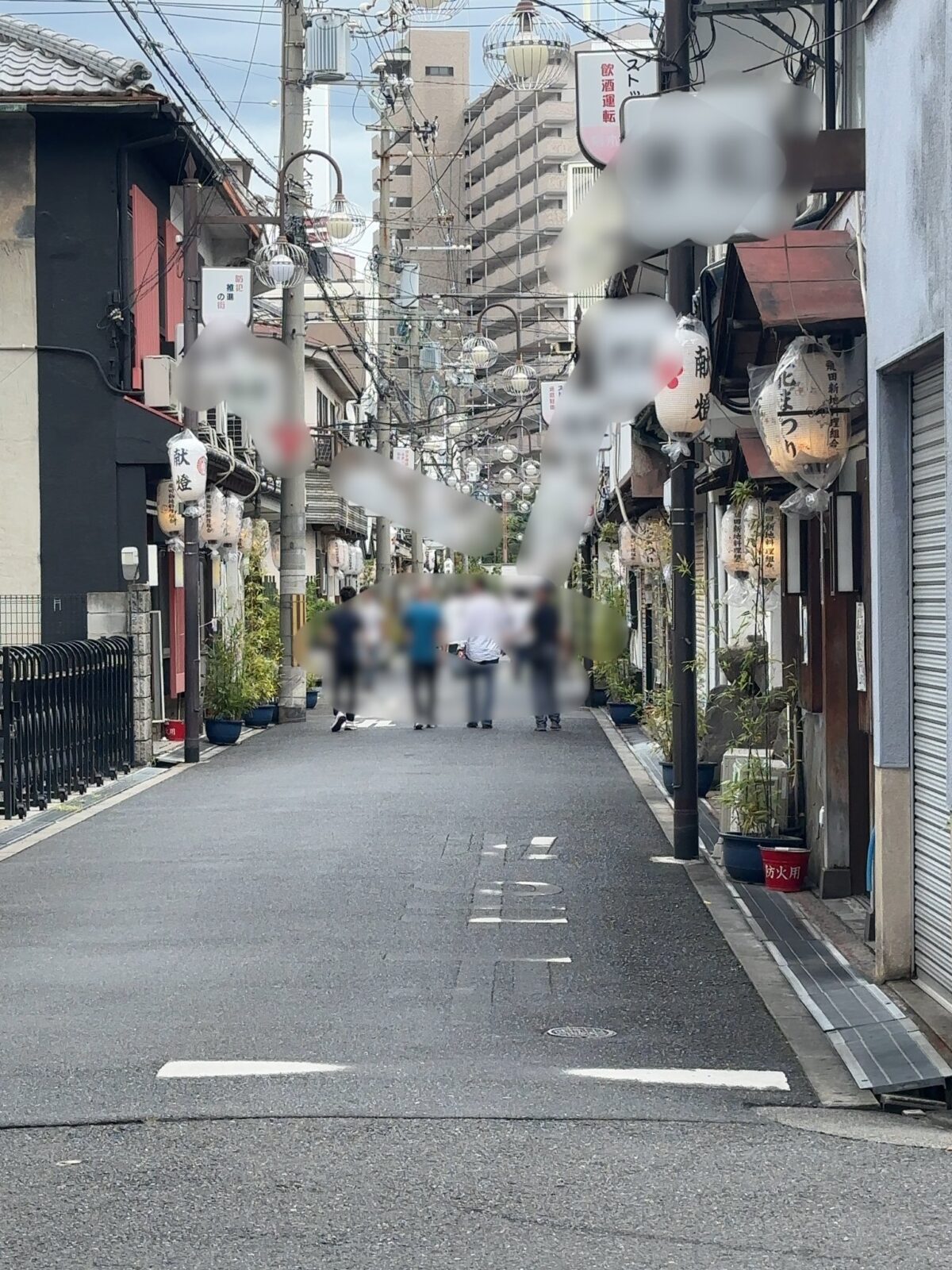 2023年8月30日水曜日14時ごろの飛田新地、青春通りの風景