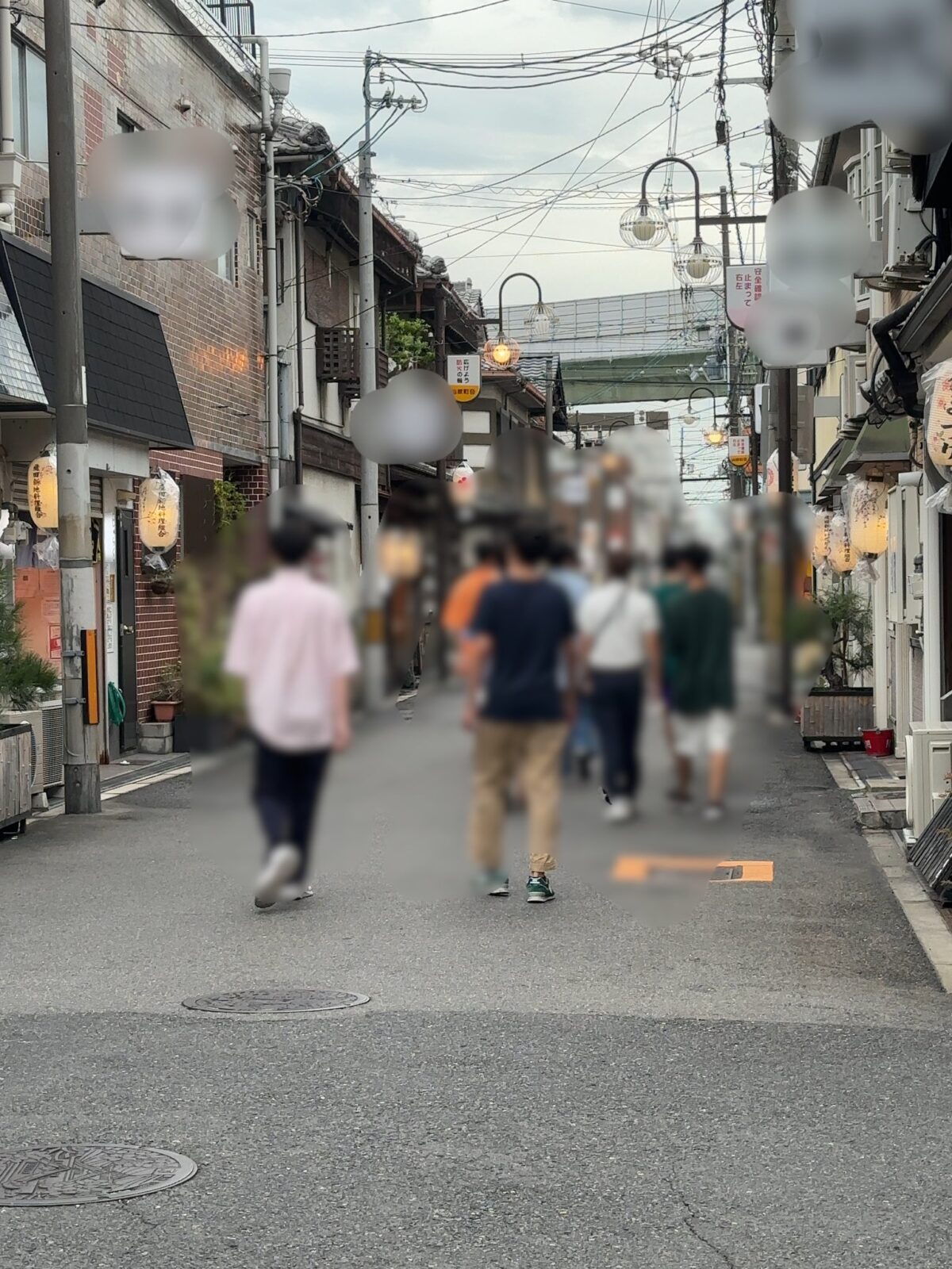 2023年8月30日水曜日18時頃の飛田新地メイン通りの風景