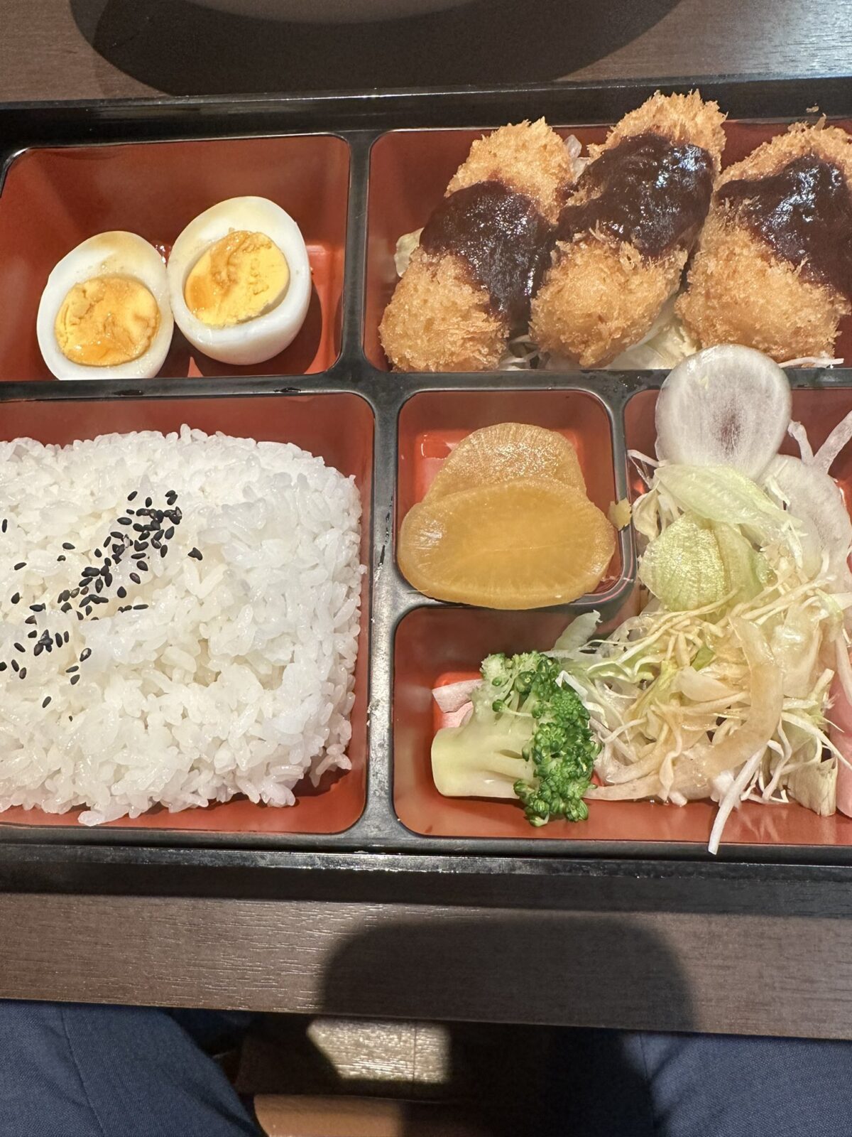 飛田新地の出前の名店カトレアのクリームコロッケ定食