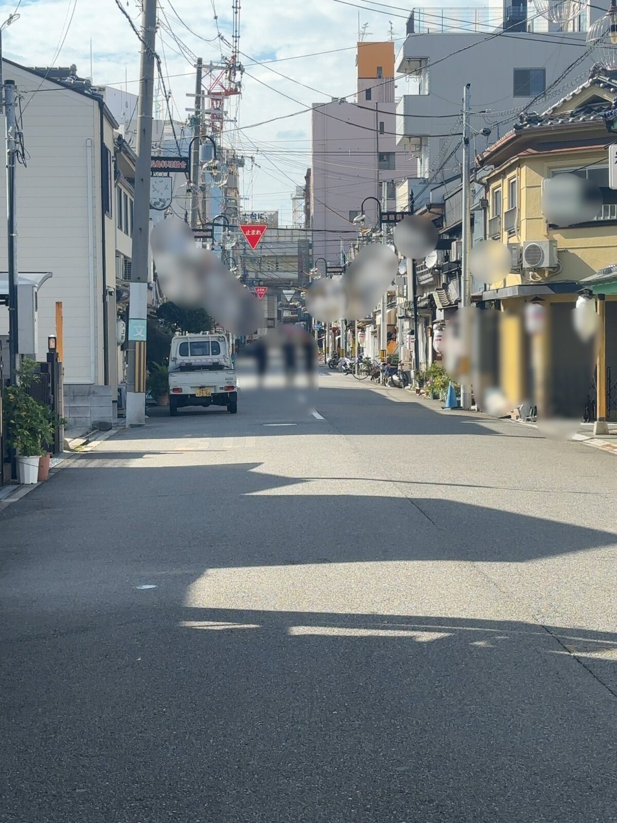 2023年9月25日月曜日、16時頃の松島新地メイン通りの風景