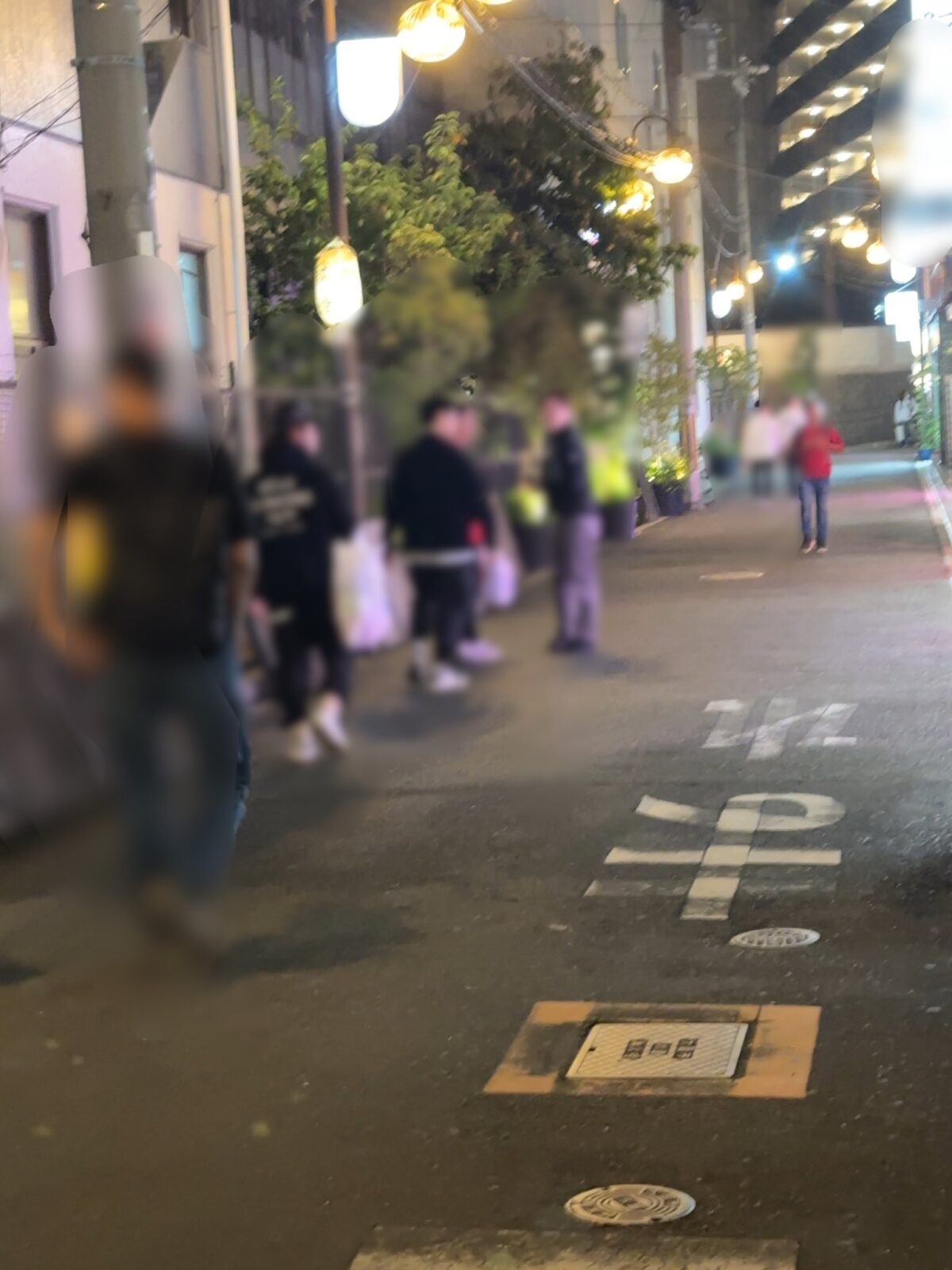 2023年10月24日火曜日18時頃の飛田新地、青春通りの風景