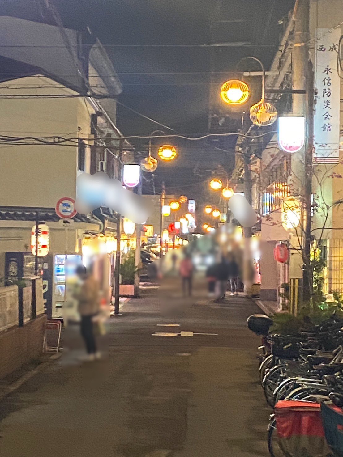 2023年11月28日(火)18時頃の飛田新地メイン通りの風景