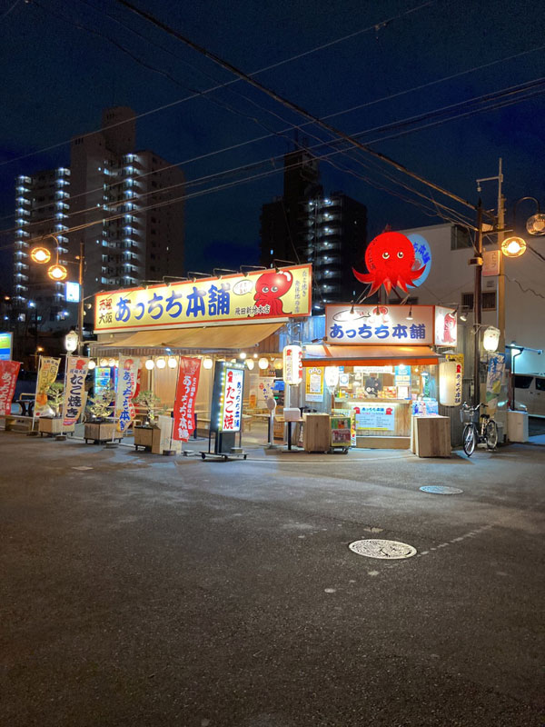 遊び終わったお客さんの飛田談義に花が咲くたこ焼きあっちち本舗