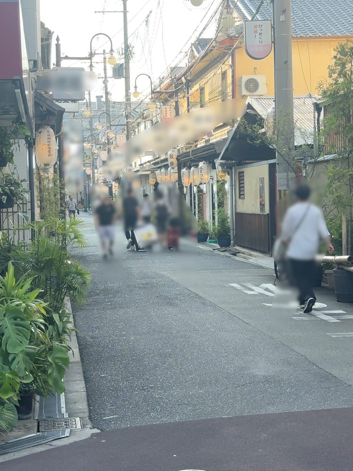 2023年9月19日火曜日17時頃の飛田新地、青春通りの風景