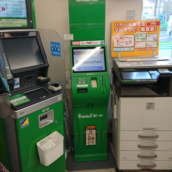 飛田新地 - ファミリーマート新今宮駅東店